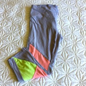 8/15 Grey capris workout leggings